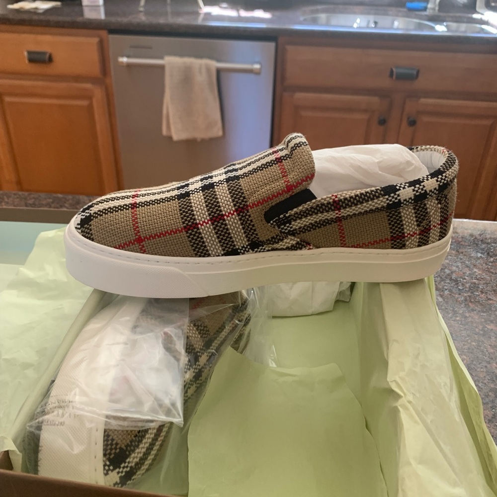 Burberry slide on sneakers